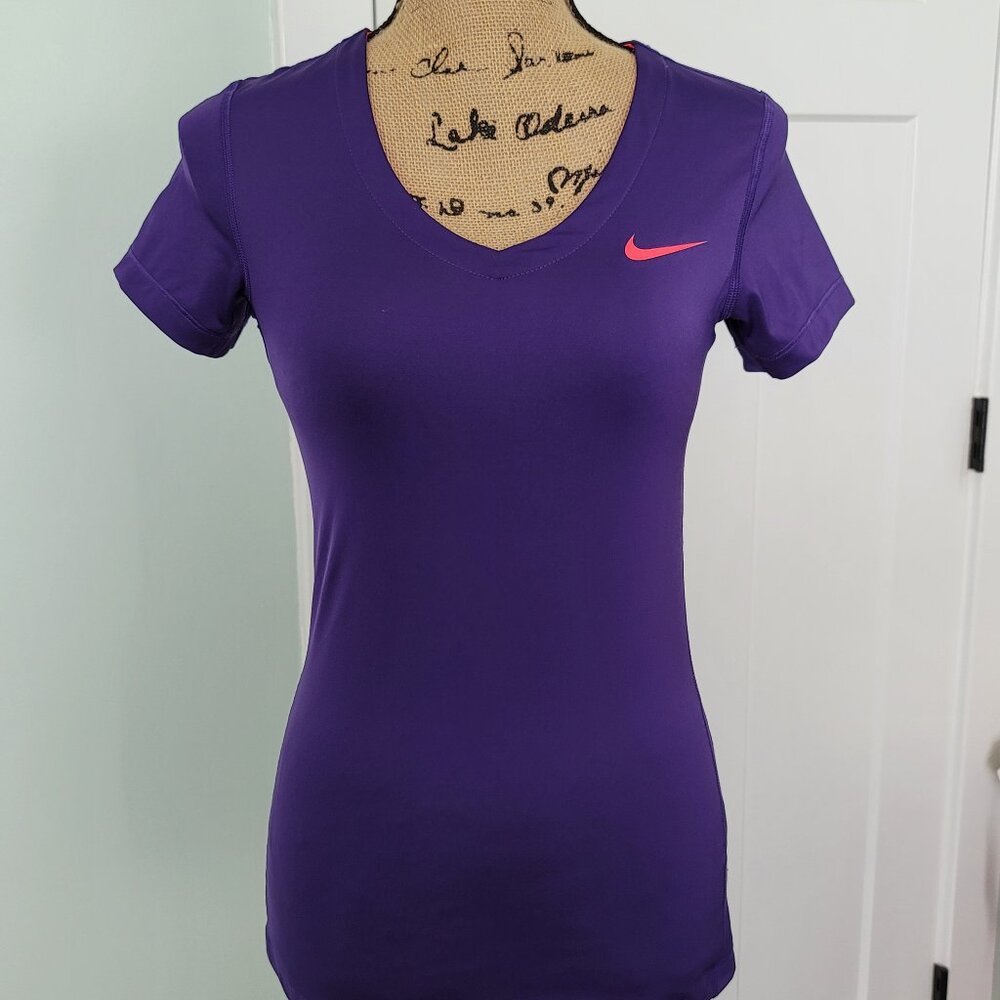 ***Nike Pro Purple V-Neck T-Shirt Small***